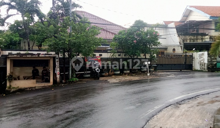 Rumah 2Lt Luas 604M, Gudang Peluru, Tebet,Samping Jalan Raya Cocok untuk Usaha & Kantor, Cash Only