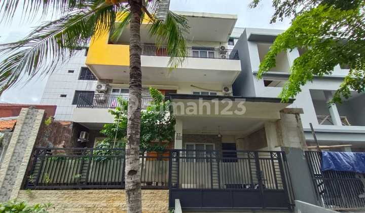 Rumah Minimalis Modern Di Johar Baru Jakarta Pusat, Luas Tanah 168 M SHM 1