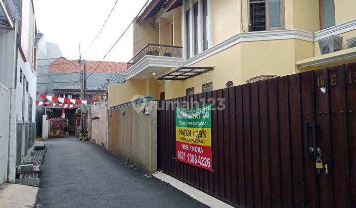 Turun harga!Jual cepat!!Rumah asri 2 lantai,LT 180 m2,tebet, dekat tol pancoran,CASH ONLY,P-113 2