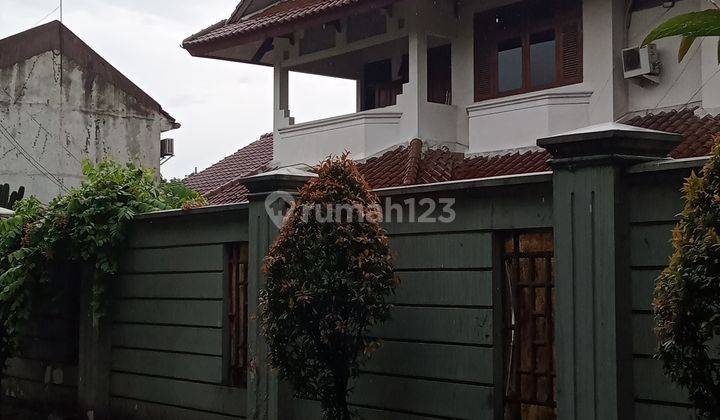 Rumah luas dengan taman LT 999 m2, daerah cilandak 1