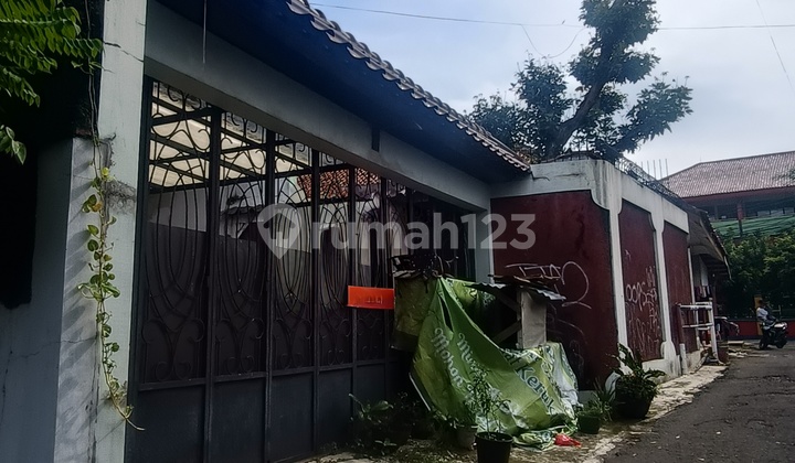 Old House 2F Area 318M, Jagakarsa I, Cash Only, Near Lenteng Agung Train Station 2