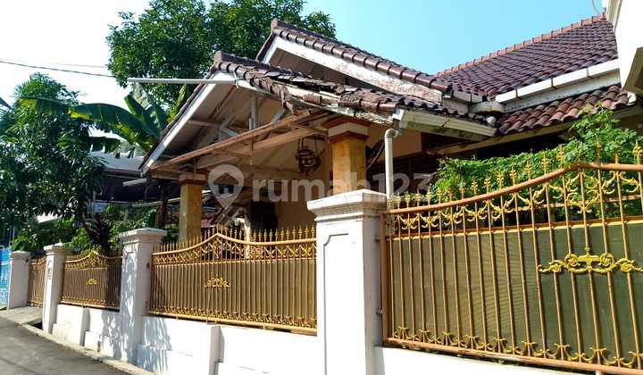 Spacious and Lush Residence at Pondok Mawar Rempoa, 370 sqm, Friendly Price, Comfortable and Strategic Location.