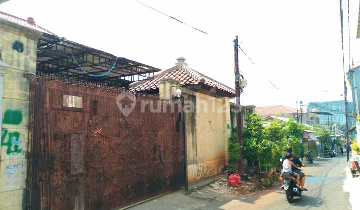 Rumah Besar Dan Luas Di Kebon Jeruk Lt 598m