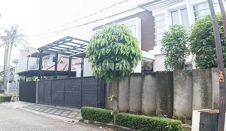 Modern House In The Heart of Lebak Bulus, 362 SqM, Comfortable and Lush, Strategic Location 2