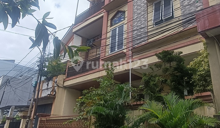 Rumah Siap Huni 2Lt Luas 104M, Menteng Atas, Cash Only, Strategis