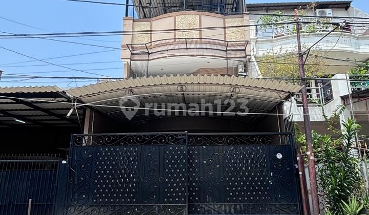 Cash Only, Rumah Modern 2 Lt Luas 111M di Perumahan Kelapa Gading, Strategis