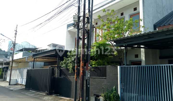 Rumah Modern Luas 200 M, Di Komplek Bppt Meruya,lokasi Strategis