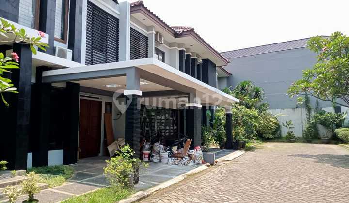 Rumah Mewah Siap Huni Townhouse Kebagusan Jakarta Selatan - Luas 299m², Cash Only! 2