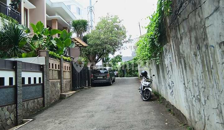 2-Storey Ready-to-Occupy House, 188M² Area, East Kemang, Cash Only. Strategic Location. 2