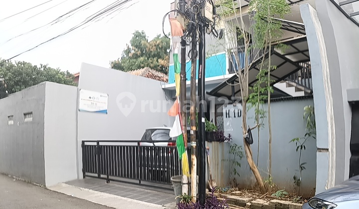 Rumah Minimalis Modern Luas 195 M² di Perumahan Blok H Pasar Minggu - Nyaman & Strategis