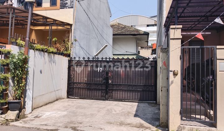 Turun Harga! Investasi Rumah Luas & Nyaman di Jalan Praja - Rumah Luas 489 M² di Kawasan Elite