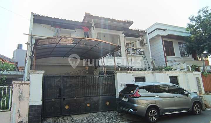 Strategic 2-Story 341m House on East Tebet Street, Ideal for Business - Cash Only