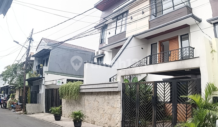 Rumah Minimalis Modern Lt 103 M² - Cocok di Lingkungan Padat Kota, Daerah Kalibata
