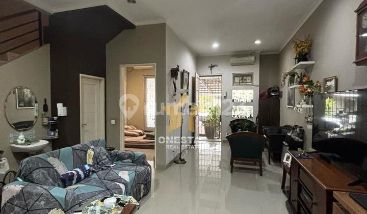 For Quick and Cheap Sale: Ready-to-Occupy House in Excellent Condition at Phg Cluster Topaz, Gading Serpong.