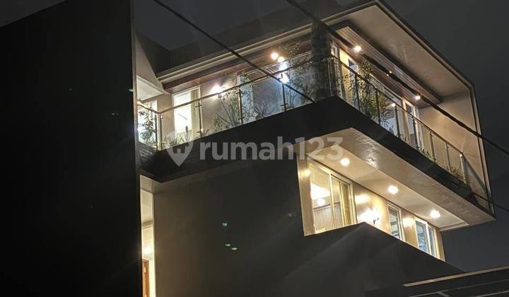 For Sale: Luxurious Fully Furnished House Ready for Occupancy in the Strategic Location of Amalfi Cluster, Gading Serpong