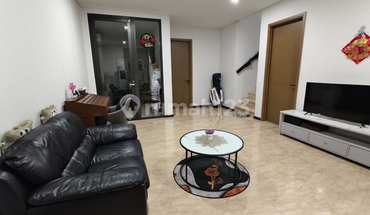 Disewa Rumah Mewah Full Furnished Siap Huni di Cluster Zora, Bsd Disewa Rumah Mewah Full Furnished Siap Huni di Cluster Zora, Bsd