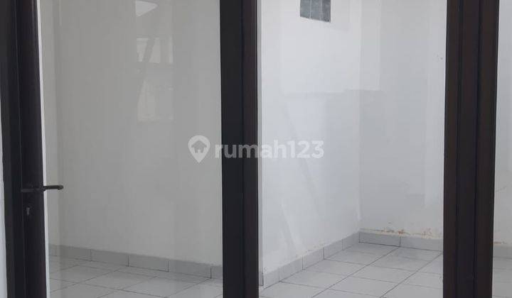 Ruko Baru Depan Jalan Raya Ramai 12
