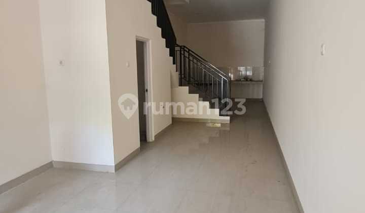 3¼-Story Modern & Strategic Teluk Gong House Ready to Occupy 2