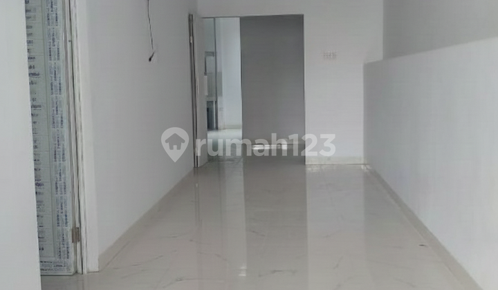 Neat & Well-Maintained House in Teluk Gong, Ready to Occupy, Access for 3 Cars! 2