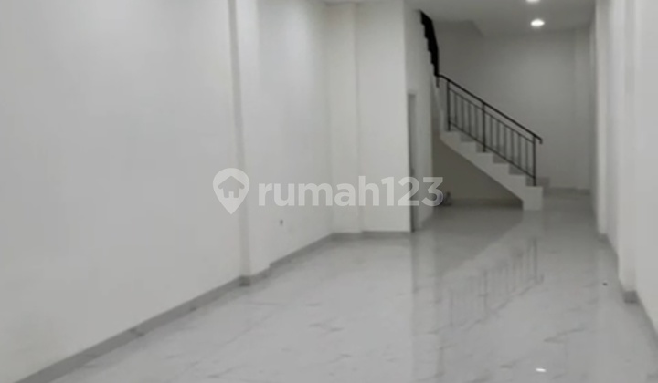 Rumah Baru 3.5 Lantai Jelambar Cantik Siap Huni Rumah Baru 3.5 Lantai Jelambar Cantik Siap Huni