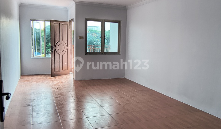 Rumah 3.5 Lantai Pinggir Jalan Rapi Siap Huni Lantai 1 Plong 2