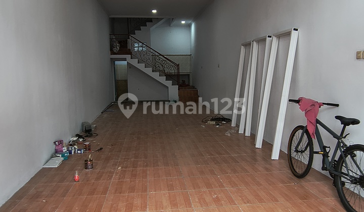 Rumah 3.5 Lantai Pinggir Jalan Rapi Siap Huni Lantai 1 Plong Rumah 3.5 Lantai Pinggir Jalan Rapi Siap Huni Lantai 1 Plong