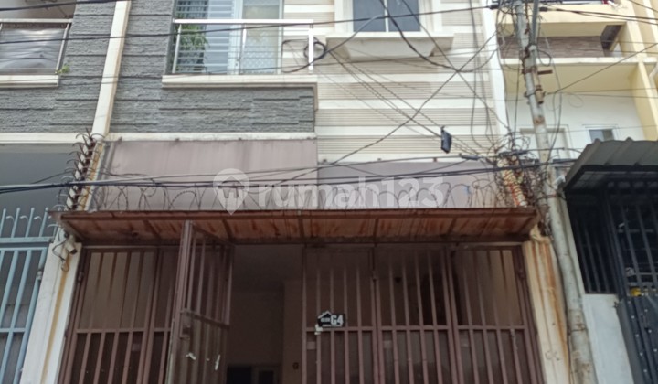 Rumah Jelambar Pakuwon 3,5 Lantai Siap Huni Rumah Jelambar Pakuwon 3,5 Lantai Siap Huni