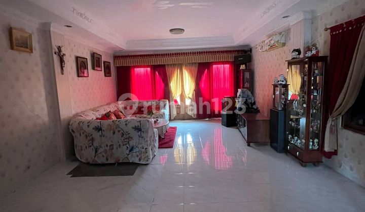 Duta Mas Complex Jelambar 4.5-Story Shophouse, Strategic Location. Duta Mas Complex Jelambar 4.5-Story Shophouse, Strategic Location.