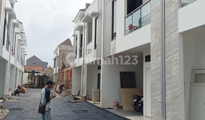 Rumah Mewah Minimalis dipusat kota Jakarta Timur 8