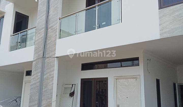 Rumah Murah Mewah 2 Lantai ditengah kota Jakarta Timur 5