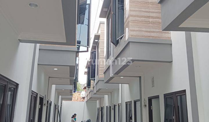 Di  Rumah Murah 2 Lantai Masuk Gang Jakarta Barat 8