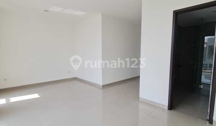 Disewakan Rumah Pik 2 Ukuran 8X25 2.5 Lantai Murah ! 2