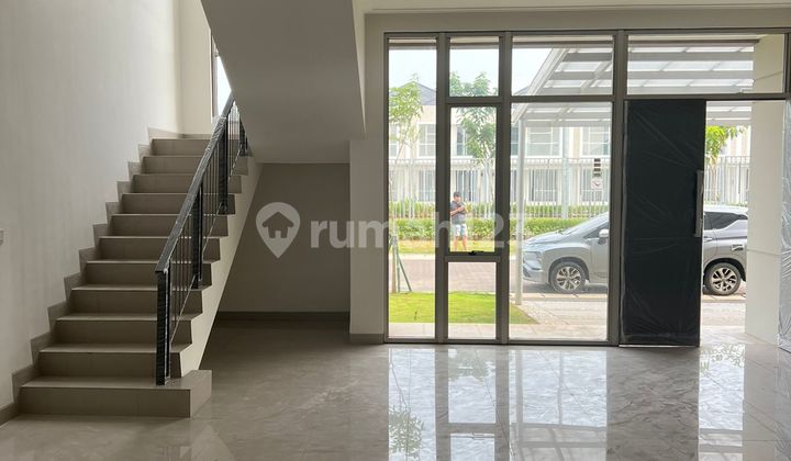 Disewakan rumah pik 2 ukuran 10x15 hoek ready huni !