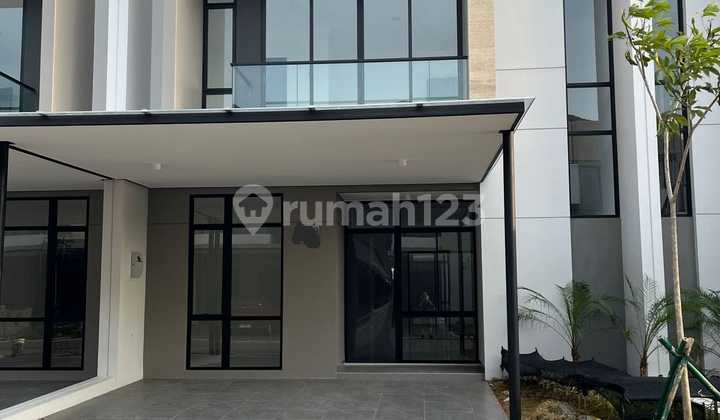 Disewakan rumah pik 2 ukuran 8x15 cluster villa pasir putih !