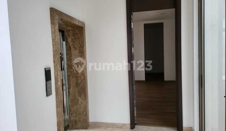 Disewakan rumah golf island ukuran 10x30 3 lantai ready huni ! 2