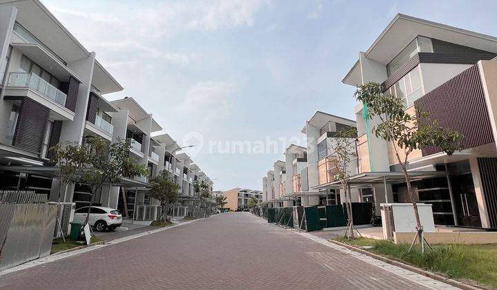 Dijual Rumah Pik Uk 10X30 Golf Island 3 Lantai View Golf Ada Lift di Cluster Elit 2