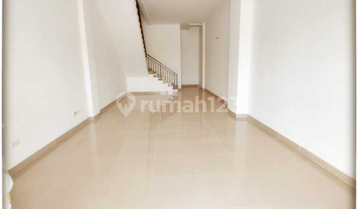 For rent, PIK 2 shophouse, 4.5x15, main boulevard, ready to use! For rent, PIK 2 shophouse, 4.5x15, main boulevard, ready to use!