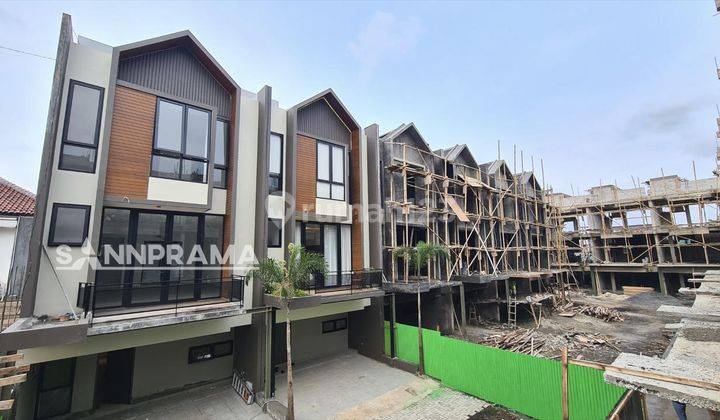 Rumah mewah 3 Lantai di kahfi jagakarsa jakarta selatan 1