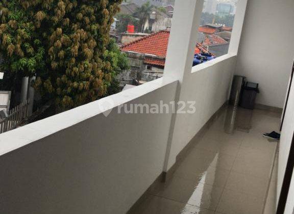 Jual Rumah Kost 3 Lantai Bergaya Minimalis Modern Furnished Bagus 2