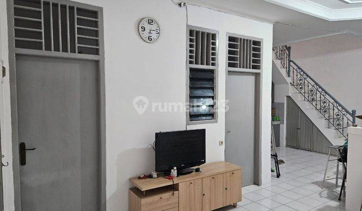 Di Jual Rumah 2 Lantai Unfurnished Bagus 1