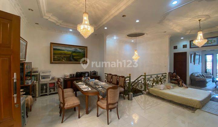 Jual Murah Rumah Mewah Di Jl Menara 2 Lantai Semi Furnished  1