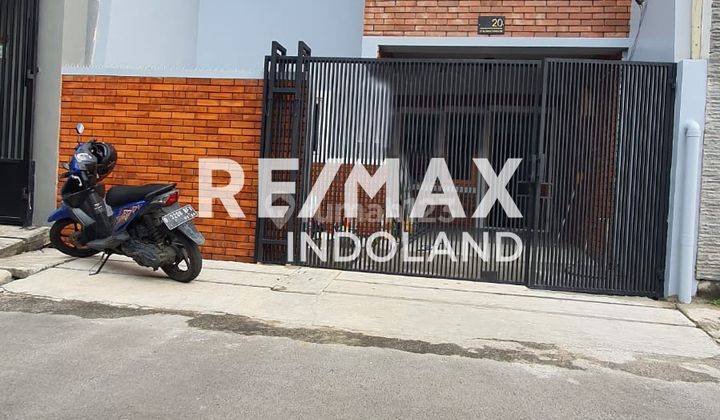 Dijual Rumah Klasik Design Industrial Terakota Tanjung Duren Selatan, Jakbar 1