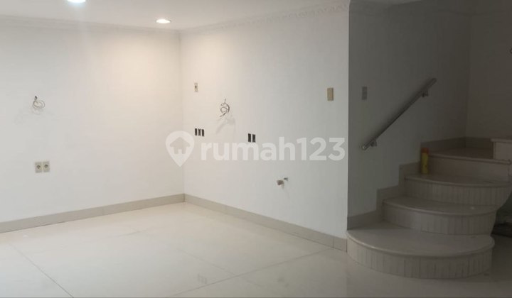 Rumah Hoek 2,5 Lantai Tanjung Duren Utara Jakarta Barat 2