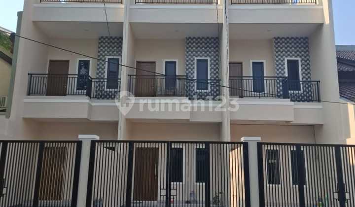 New 3-Story House in Tanjung Duren, West Jakarta
Specifications: New 3-Story House in Tanjung Duren, West Jakarta
Specifications: