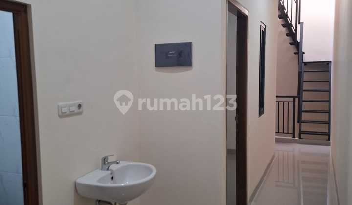 Rumah Baru 3 lantai Tanjung Duren, Jakarta Barat  Spesifikasi : 2