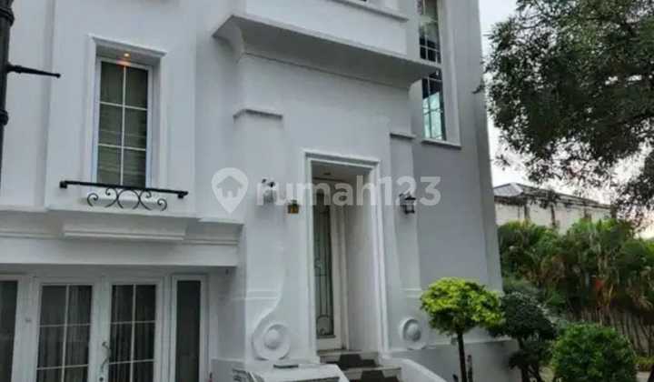 Rumah Hoek 2,5 Lantai Cluster Casa Goya Kemanggisan Jakarta Barat