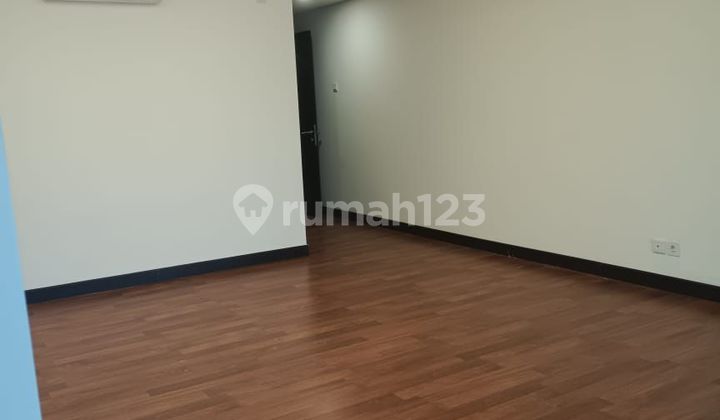 Sell at a Loss Luxury 2 Bedroom Apartment Springhill Royale Suites 2