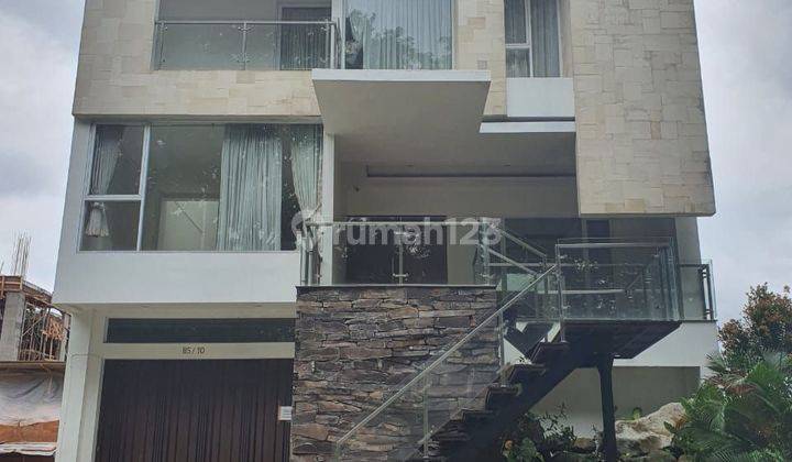 Rumah mewah 3 lantai Modern Minimalis di Casa Jardin Daan Mogot  hadap utara 1