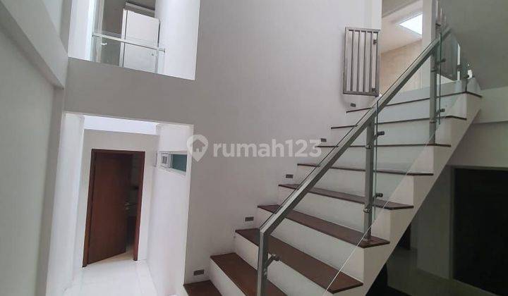 Rumah mewah 3 lantai Modern Minimalis di Casa Jardin Daan Mogot  hadap utara 2