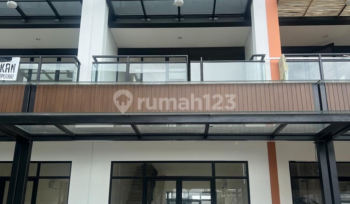 Ruko Double Fasad Hampton Walk Di Belakang Black Owl Gading Serpong